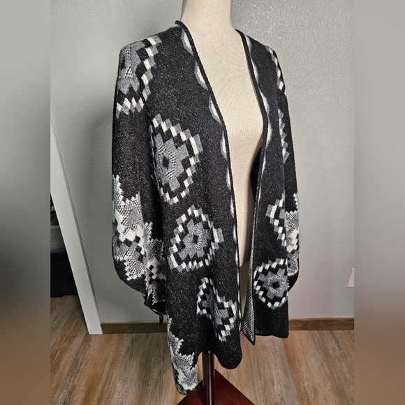 Black and White Geometric Reversible Poncho, Ruana, Shall Wrap Black Grey White - Picture 4 of 7